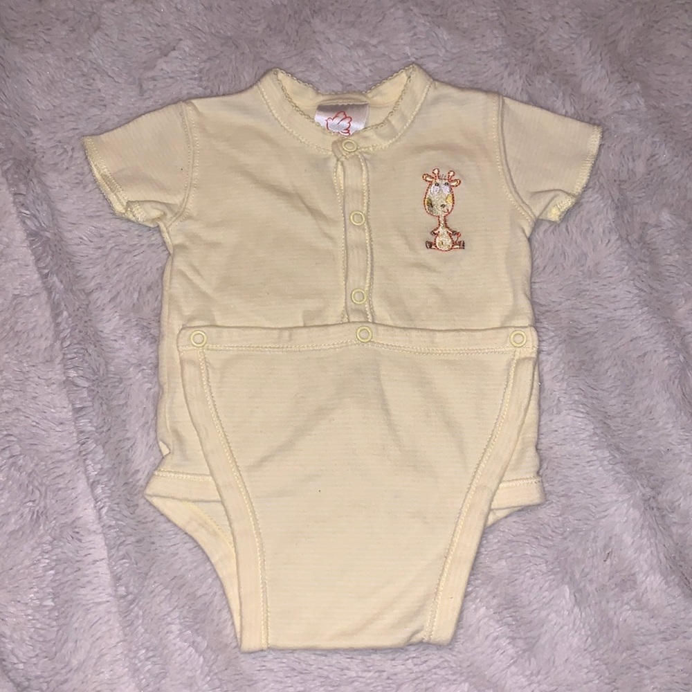 (3 for $10) gender Neutral yellow striped giraffe bodysuit 🦒